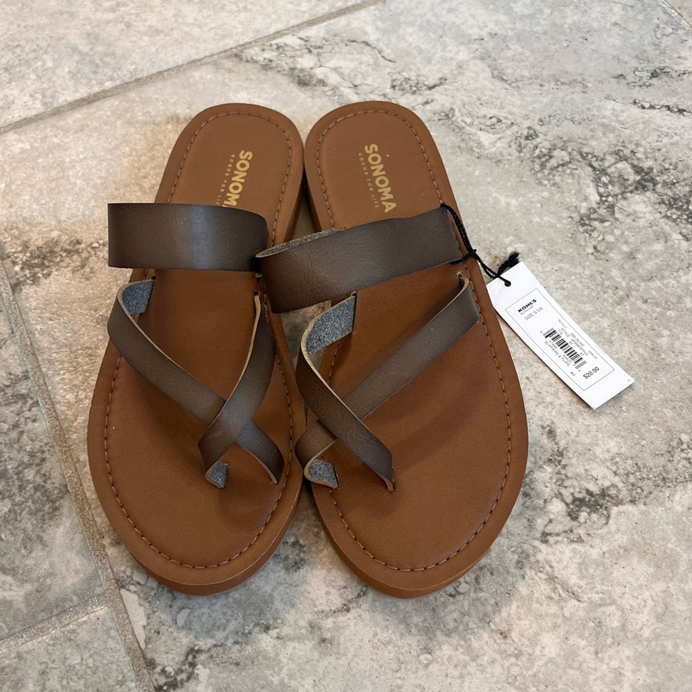 NWT Sonoma Kohls Olive Brown Flat Sandals / Shoes Small 5/6
